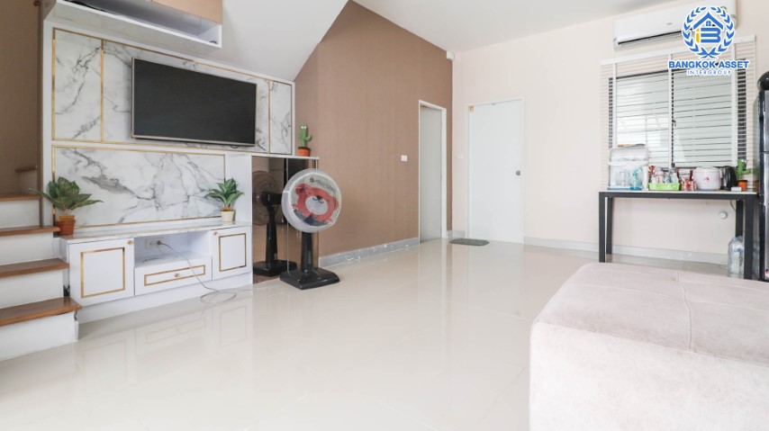 *****ทาวน์เฮ้าส์มือสองย่านนนทบุรี ม.พลีโน่ เวสต์เกต บ้านกล้วย-ไทรน้อย เนื้อที่ 17.5 ตร.ว. ฟังก์ชัน 3 ห้องนอน 2 ห้องน้ำ 2 ที่จอดรถ แถมฟรี! 2 เครื่องปรับอากาศ 1 เครื่องทำน้ำอุ่น และเฟอร์ฯ บิวท์อินทั้งหลัง บนทำเลแห่งการเดินทาง เพียง 20 นาทีก็ถึงรถไฟฟ้าสายสีม่วง "สถานีคลองบางไผ่" ใกล้ทางด่วน